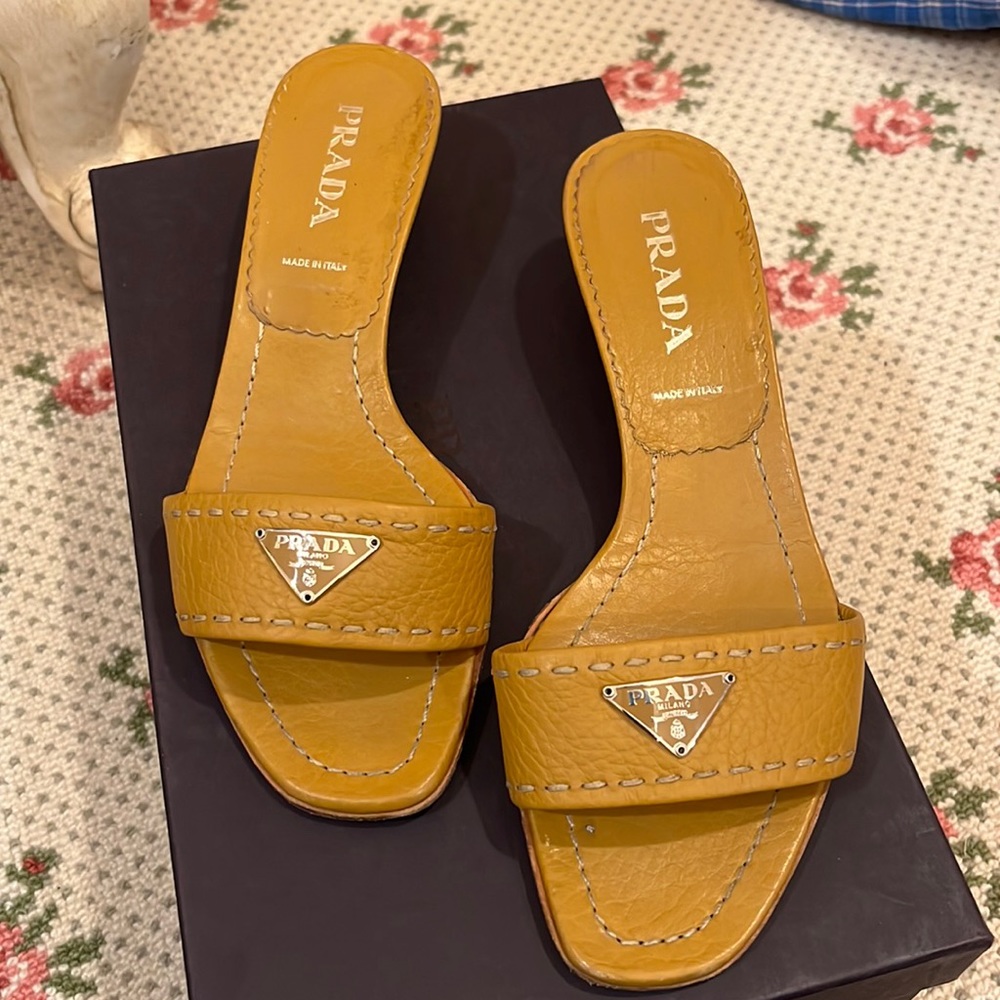 Vintage Prada Kitten Heel in Tan